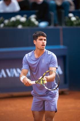 Sabadell Open Banc - 72 Conde de Godo Trophy in Barcelona, Spain. Barcelona, Spain, 15, April, 2025. Match between Carlos Alcaraz (ESP) vs Ethan Quinn (USA) in Sabadell Open Banc - 72 Conde de Godo Trophy. Carlos Alcaraz is preparing to take a service. Barcelona Reial Club de Tenis Barcelona Spain