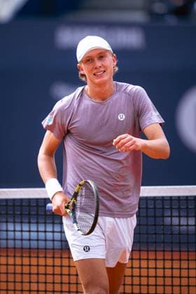 Sabadell Open Banc - 72 Conde de Godo Trophy in Barcelona, Spain. Barcelona, Spain, 15, April, 2025. Match between Carlos Alcaraz (ESP) vs Ethan Quinn (USA) in Sabadell Open Banc - 72 Conde de Godo Trophy. Ethan Quinn reacts. Barcelona Reial Club de Tenis Barcelona Spain