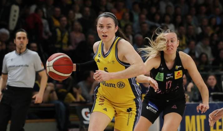 Tessa Stammberger on the ball, Gabija Meskonyte duel Game scene Action Sport Basketball DBBL Bundesliga Women Womens Playoff Semifinal 5 Game Season 2024 2025 15 04 2024 ALBA Berlin vs Saarlouis Royals
