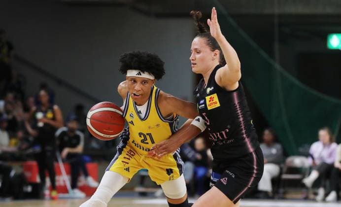 Deeshyra Thomas on the ball, Magaly Meynadier duel Game scene Action Sport Basketball DBBL Bundesliga Women Womens Playoff Semifinal 5 Game Season 2024 2025 15 04 2024 ALBA Berlin vs Saarlouis Royals
