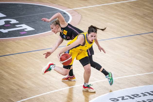Basketball Berlin 15 04 2025 Season 2024 2025 Toyota Womens Basketball Bundesliga 1 Bundesliga Playoffs Semifinal Game 5 Alba Berlin Saarlouis Royals Leoni Kreyenfeld Alba, No 07 Jessika Schiffer Saarlouis, No 55