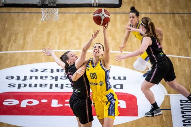 Basketball Berlin 15 04 2025 Season 2024 2025 Toyota Womens Basketball Bundesliga 1 Bundesliga Playoffs Semifinal Game 5 Alba Berlin Saarlouis Royals Maggie Mulligan Alba, No 00 Margaret Marusa Senicar Saarlouis, No 07