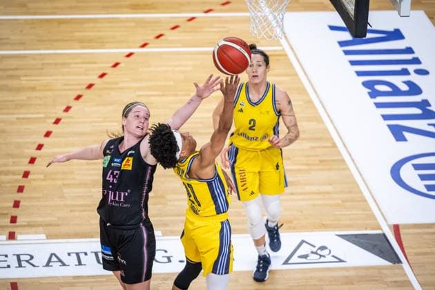 Basketball Berlin 15 04 2025 Season 2024 2025 Toyota Womens Basketball Bundesliga 1 Bundesliga Playoffs Semifinal Game 5 Alba Berlin Saarlouis Royals Deeshyra Thomas Alba, No 21 Hayley Frank Saarlouis, No 43