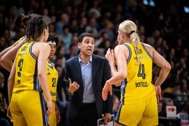 Basketball Berlin 15 04 2025 Season 2024 2025 Toyota Womens Basketball Bundesliga 1 Bundesliga Playoffs Semifinal Game 5 Alba Berlin Saarlouis Royals Cristo Cabrera Alba, Coach