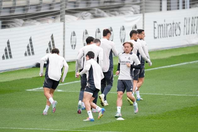 April 15, 2025, Valdebebas, Madrid, SPAIN: Luka Modric during a training session and press conference, PK, Pressekonferenz ahead of their UEFA Champions League 2024 25 quarter final second leg match at Ciudad Deportiva Real Madrid on April 15, 2025 in Valdebebas, Madrid, Spain. Valdebebas SPAIN - ZUMAa181 20250415_zaa_a181_070 Copyright: xOscarxJ.xBarrosox