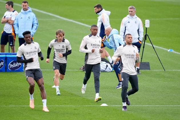 April 15, 2025, Valdebebas, Madrid, SPAIN: Aurelien Tchouameni, Luka Modric, David Alaba and Kylian Mbappe during a training session and press conference, PK, Pressekonferenz ahead of their UEFA Champions League 2024 25 quarter final second leg match at Ciudad Deportiva Real Madrid on April 15, 2025 in Valdebebas, Madrid, Spain. Valdebebas SPAIN - ZUMAa181 20250415_zaa_a181_076 Copyright: xOscarxJ.xBarrosox