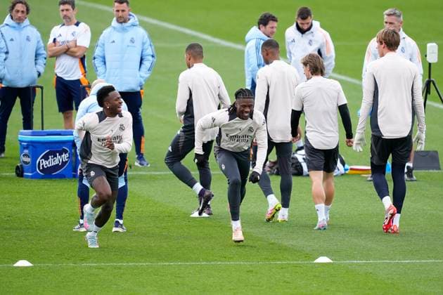 April 15, 2025, Valdebebas, Madrid, SPAIN: Vinicius Junior and Eduardo Camavinga during a training session and press conference, PK, Pressekonferenz ahead of their UEFA Champions League 2024 25 quarter final second leg match at Ciudad Deportiva Real Madrid on April 15, 2025 in Valdebebas, Madrid, Spain. Valdebebas SPAIN - ZUMAa181 20250415_zaa_a181_077 Copyright: xOscarxJ.xBarrosox