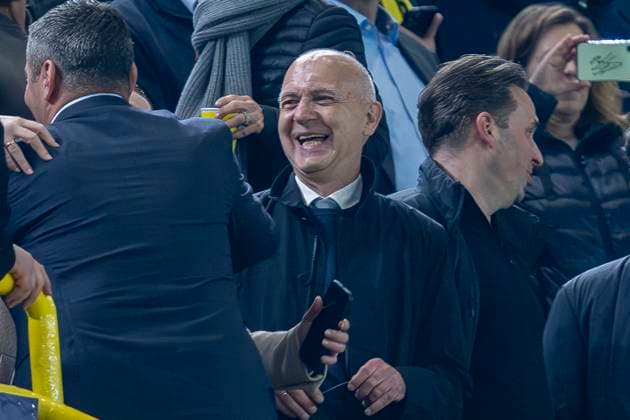15 04 2025, Borussia Dortmund vs FC Barcelona, UEFA Champions League, quarter-final, second leg DFB President Bernd Neuendorf laughs Important note In accordance with UEFA regulations, it is prohibited to use or have used photographs taken in the stadium and or of the match in the form of sequential images and or video-like photo series Copyright: xDavidxInderliedx