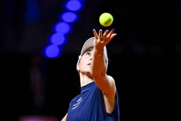 Eva Lys Germany in action, on the ball, singles action during the match between Eva Lys Germany vs Jasmine Paolini Italy during the Porsche Tennis Grand Prix Stuttgart 2025 Day 2 at the Porsche Arena on April 15, 2025 in Stuttgart, Germany, Germany Photo by Harry Langer DeFodi Images Eva Lys Germany controls the Ball at the match between Eva Lys Germany vs Jasmine Paolini Italy during the Porsche Tennis Grand Prix Stuttgart 2025 Day 2 at Porsche Arena on April 15, 2025 in Stuttgart, Germany Photo by Harry Langer DeFodi Images Photo by Harry Langer DeFodi Images