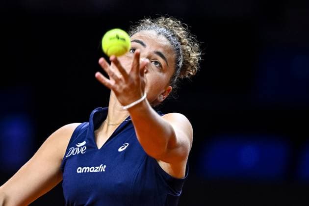 Jasmine Paolini Italy in action, on the ball, singles action during the match between Eva Lys Germany vs Jasmine Paolini Italy during the Porsche Tennis Grand Prix Stuttgart 2025 Day 2 at Porsche Arena on April 15, 2025 in Stuttgart, Germany, Germany Photo by Harry Langer DeFodi Images Jasmine Paolini Italy controls the Ball at the match between Eva Lys Germany vs Jasmine Paolini Italy during the Porsche Tennis Grand Prix Stuttgart 2025 Day 2 at Porsche Arena on April 15, 2025 in Stuttgart, Germany Photo by Harry Langer DeFodi Images Photo by Harry Langer DeFodi Images