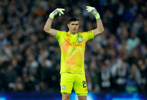 Aston Villa FC v Paris Saint-Germain - UEFA Champions League 2024 25 Quarter Final Second Leg Emiliano Martinez, goalkeeper of Aston Villa in action before the UEFA Champions League 2024 25 Quarter Final Second Leg match between Aston Villa FC and Paris Saint-Germain at Villa Park on April 15, 2025 in Birmingham, England. Birmingham Villa Park England United Kingdom Copyright: xNigelxFrench Sportsphoto APLx 14125563