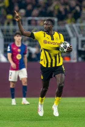 15 04 2025, Borussia Dortmund vs FC Barcelona, UEFA Champions League, quarter-final, second leg Dortmunds Serhou Guirassy celebrates after his goal to make it 1 0 Important note In accordance with UEFA regulations, it is prohibited to use or have used photographs taken in the stadium and or of the match in the form of sequential images and or video-like photo series Copyright: xDavidxInderliedx