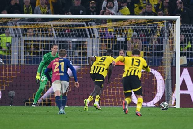 15 04 2025, Football, Champions League, quarter-finals, 2024 2025 season, Borussia Dortmund FC Barcelona, Serhou Guirassy Borussia Dortmund scores the 1-0 goal from the penalty spot, xRHR PHOTO TKx Copyright: RHR-FOTOx RHR-FOTO TK