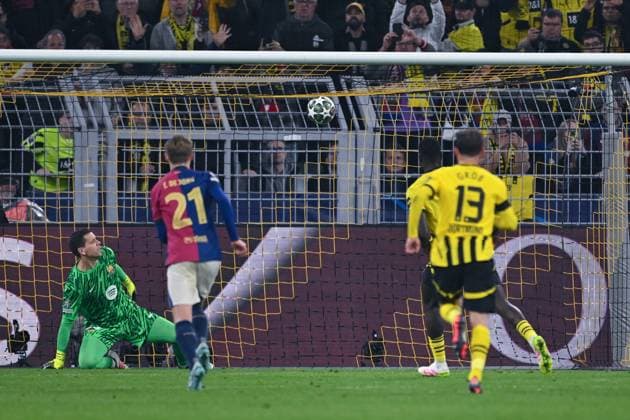15 04 2025, Football, Champions League, quarter-finals, 2024 2025 season, Borussia Dortmund FC Barcelona, Serhou Guirassy Borussia Dortmund scores the 1-0 goal from the penalty spot, xRHR PHOTO TKx Copyright: RHR-FOTOx RHR-FOTO TK