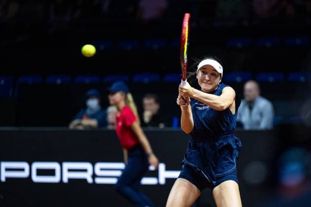 Eva Las Germany in the picture, Eva Lys Germany vs Jasmine Paolini Italy , Round 1, GER, Porsche Tennis Grand Prix GP Stuttgart 2025, WTA500, 15 04 2025 GER, Porsche Tennis Grand Prix GP Stuttgart 2025, WTA500, 15 04 2025 Stuttgart Copyright: xEibner-Pressefoto Memmlerx EP_MMR