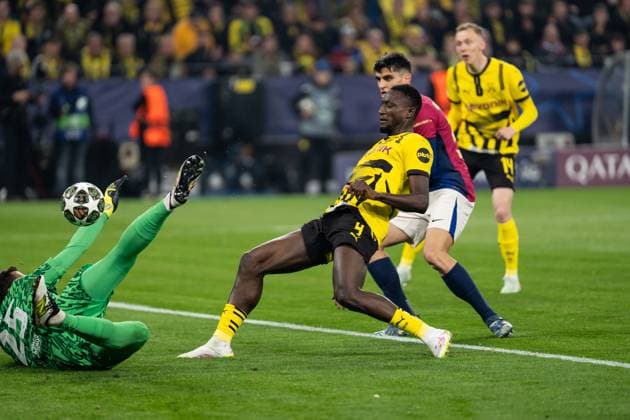 GER, UEFA Champions League, Borussia Dortmund vs FC Barcelona 15 04 2025, Signal Iduna Park, Dortmund, GER, UEFA Champions League, Borussia Dortmund vs FC Barcelona in picture duel between Serhou Guirassy BV Borussia Dortmund, 9 and Wojciech SzczÄ™sny FC Barcelona, 25 scoring chance nordphotoxGmbHxx xChristianxSchulze nph000300
