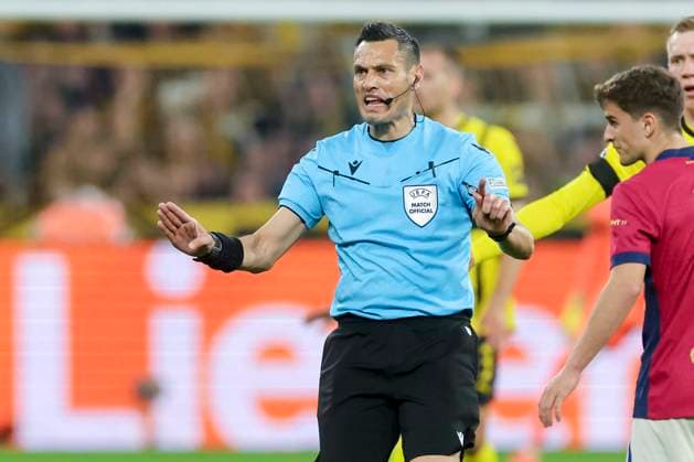Referee Maurizio Mariani Italy gestures, UEFA Champions League 2024 25 Quarter Final Second Leg, Borussia Dortmund and FC Barcelona, Signal Iduan Park on April 15, 2025 in Dortmund, Germany Photo by Marco Steinbrenner DeFodi Images Referee Maurizio Mariani Italy gestures, UEFA Champions League 2024 25 Quarter Final Second Leg, Borussia Dortmund and FC Barcelona, BVB Stadion Dortmund, April 15, 2025 in Dortmund, Germany Photo by Marco Steinbrenner DeFodi Images
