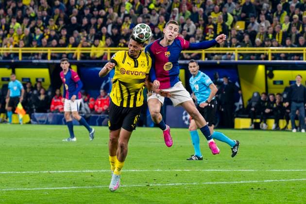 15 04 2025, Borussia Dortmund vs FC Barcelona, UEFA Champions League, quarter-final, second leg Dortmunds Felix Nmecha l and Barcelonas Fermin fight for the ball Important note In accordance with UEFA regulations, it is prohibited to use or have used photographs taken in the stadium and or of the match in the form of sequential images and or video-like photo series Copyright: xDavidxInderliedx