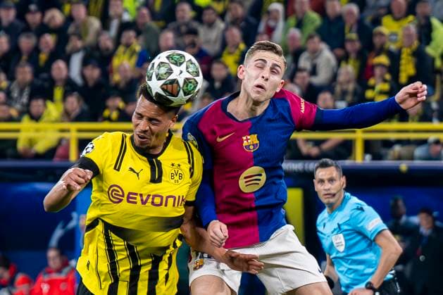 15 04 2025, Borussia Dortmund vs FC Barcelona, UEFA Champions League, quarter-final, second leg Dortmunds Felix Nmecha l and Barcelonas Fermin fight for the ball Important note In accordance with UEFA regulations, it is prohibited to use or have used photographs taken in the stadium and or of the match in the form of sequential images and or video-like photo series Copyright: xDavidxInderliedx