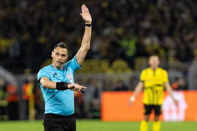 UEFA Champions League Borussia Dortmund FC Barcelona 15 04 2025 Maurizio Mariani Referee, Italy UEFA Champions League Borussia Dortmund FC Barcelona BVB Stadion Dortmund, Dortmund 15 04 2025 Copyright: xBEAUTIFULxSPORTS Buriakovx