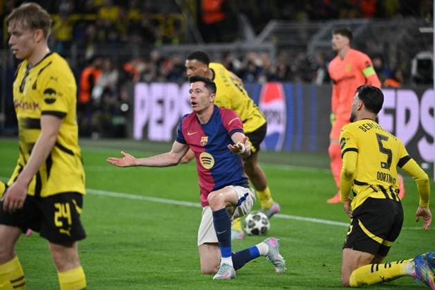 Robert Lewandowski FC Barcelona 15 04 2025, Football UEFA Champions League 2024 25, Quarter-final, Second leg, Borussia Dortmund FC Barcelona Dortmund Signal Iduna Park North Rhine-Westphalia Germany Team2