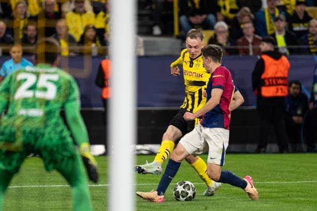 GER, UEFA Champions League, Borussia Dortmund vs FC Barcelona 15 04 2025, Signal Iduna Park, Dortmund, GER, UEFA Champions League, Borussia Dortmund vs FC Barcelona in picture duel between Maximilian Beier BV Borussia Dortmund, 14 and Gavi FC Barcelona, 6 nordphotoxGmbHxx xChristianxSchulze nph000300