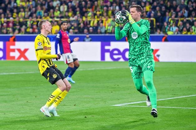 15 04 2025, Football, UEFA Champions League, Borussia Dortmund FC Barcelona, BVB Stadion, Quarter-final, Season 2024 2025 Maximilian Beier BVB 14 vs Goalkeeper Wojciech Szczesny FC Barcelona 25 Regulations prohibit any use of photographs as image sequences and or quasi video Nordrhein Westfalen Germany