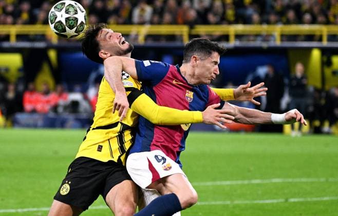 Football, Champions League, Germany, Men, Season 2024 2025, Quarter-final second leg, Signal Iduna Park Dortmund Bor Dortmund FC Barcelona Ramy Bensebaini BVB , Robert Lewandowski BCN Action