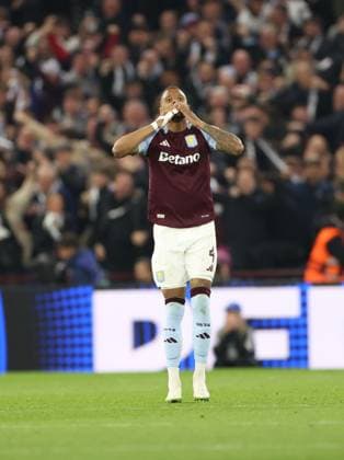 Ezri Konsa of Aston Villa scores a goal and celebrates 3-2. Aston Villa v Paris Saint-Germain, UEFA Champions League, Quarter-Finals, 2nd Leg, Football, Villa Park, Birmingham, UK - 15 Apr 2025 EDITORIAL USE ONLY No use with unauthorised audio, video, data, fixture lists, club league logos or live services. Online in-match use limited to 120 images, no video emulation. No use in betting, games or single club league player publications.  Copyright: xRyanxBrowne Shutterstockx 15253922de