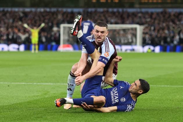 Aston Villa gegen PSG 15. April 2025, Aston Champions League Fußball, Viertelfinale, Rückspiel Aston Villa gegen Paris Saint Germain John McGinn von Aston Villa und Achraf Hakimi von PSG Foto Charlotte Wilson Abseits Aston UK  Copyright: xCharlottexWilsonx xOffsidexOffside