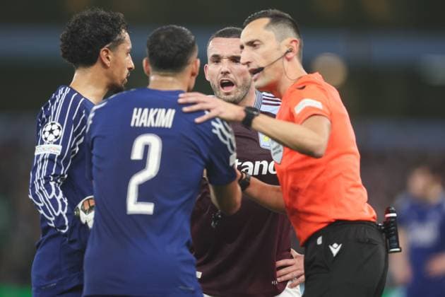 Aston Villa gegen PSG 15. April 2025, Aston Champions League Fußball, Viertelfinale, Rückspiel Aston Villa gegen Paris Saint Germain John McGinn von Aston Villa streitet mit Achraf Hakimi von PSG Foto Charlotte Wilson Abseits Aston UK  Copyright: xCharlottexWilsonx xOffsidexOffside