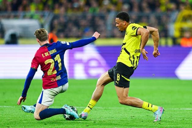2025.04.15 Dortmund pilka nozna UEFA Liga Mistrzow sezon 2024 2025 Borussia Dortmund - FC Barcelona, Barca N z Frenkie de Jong Felix Nmecha Foto Pawel Andrachiewicz PressFocus 2025.04.15 Dortmund Football - UEFA Champions League season 2024 2025 Borussia Dortmund - FC Barcelona Frenkie de Jong Felix Nmecha Credit: Pawel Andrachiewicz PressFocus NEWSPIX.PL --- newspix.pl POLAND OUT! 