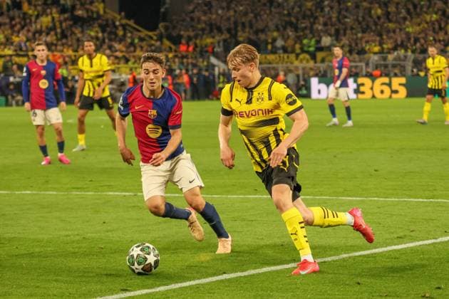 15 04 2025, xfanx, Football UEFA Champions League, Borussia Dortmund FC Barcelona v l Gavi FC Barcelona and Daniel Svensson Borussia Dortmund DFL DFB REGULATIONS PROHIBIT ANY USE OF PHOTOGRAPHS as IMAGE SEQUENCES and or QUASI VIDEO Dortmund mfan