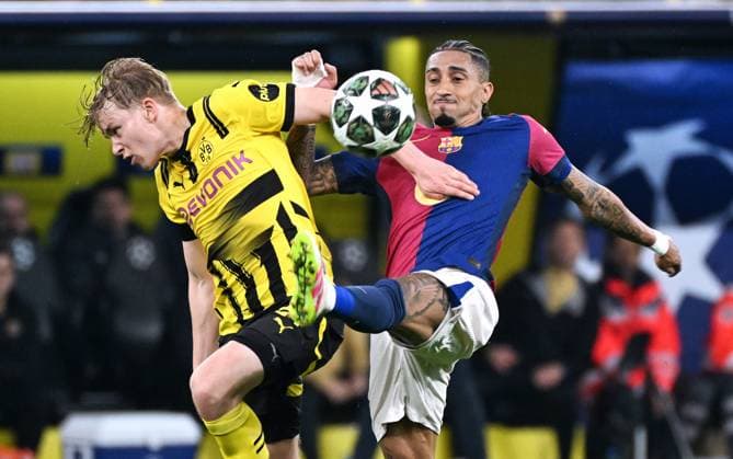 Football, Champions League, Germany, Men, Season 2024 2025, Quarter-final second leg, Signal Iduna Park Dortmund Bor Dortmund FC Barcelona Raphinia BCN , Daniel Svensson BVB Action