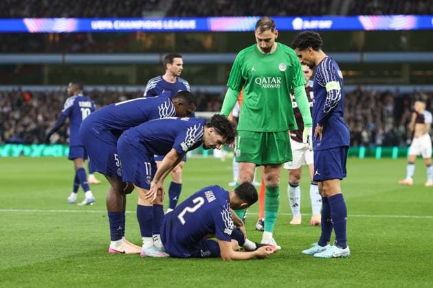Aston Villa gegen PSG 15. April 2025, Aston Champions League Fußball, Viertelfinale, Rückspiel Aston Villa gegen Paris Saint Germain Achraf Hakimi von PSG geht verletzt zu Boden Foto Charlotte Wilson Abseits Aston UK  Copyright: xCharlottexWilsonx xOffsidexOffside