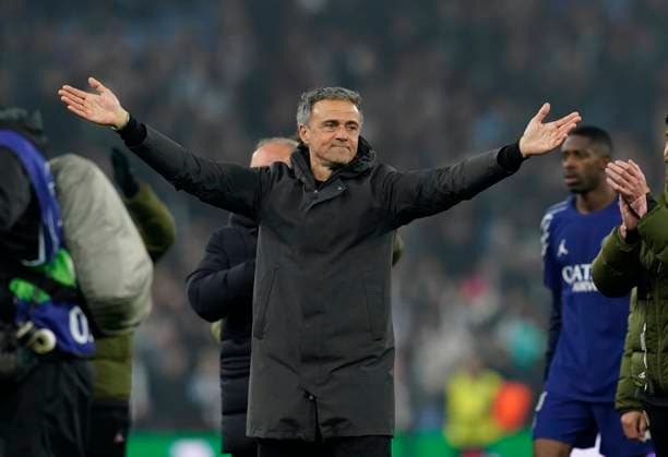 Sport Bilder des Tages Birmingham, England, 15th April 2025. Luis Enrique coach of Paris St Germain celebrates the win during the Aston Villa vs Paris Saint Germain Quarter Final 2nd Leg UEFA Champions League match at Villa Park, Birmingham. Picture credit should read: Andrew Yates Sportimage EDITORIAL USE ONLY. No use with unauthorised audio, video, data, fixture lists, club league logos or live services. Online in-match use limited to 120 images, no video emulation. No use in betting, games or single club league player publications. SPI_097_AY_Villa_PSG SPI-3842-0096