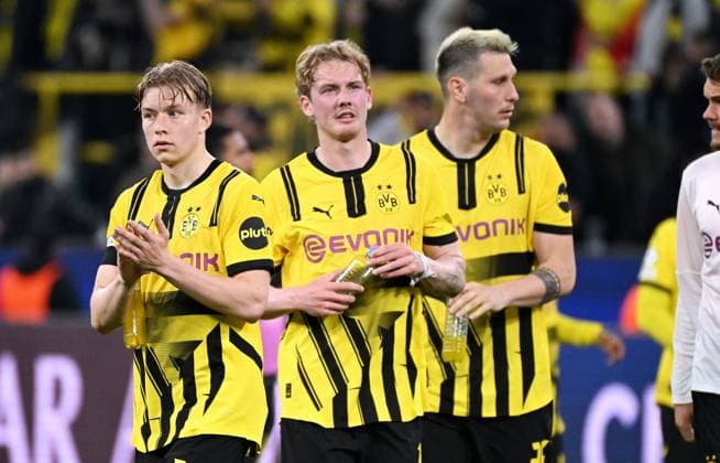 Football, Champions League, Germany, Men, Season 2024 2025, Quarter-final second leg, Signal Iduna Park Dortmund Bor Dortmund FC Barcelona 3 1 Daniel Svensson BVB , Julian Brandt BVB and Niklas Süle BVB disappointed after the end of the match Disappointment, frustration, action
