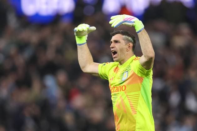 Aston Villa gegen PSG 15. April 2025, Aston Champions League Fußball, Viertelfinale, Rückspiel Aston Villa gegen Paris Saint Germain Aston Villa Torhüter Emiliano Martinez jubelt Foto Charlotte Wilson Abseits Aston UK  Copyright: xCharlottexWilsonx xOffsidexOffside