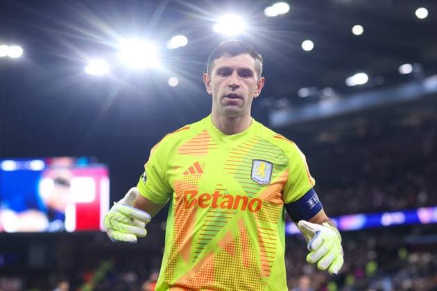 Aston Villa gegen PSG 15. April 2025, Aston Champions League Fußball, Viertelfinale, Rückspiel Aston Villa gegen Paris Saint Germain Aston Villa Torwart Emiliano Martinez Foto Charlotte Wilson Abseits Aston UK  Copyright: xCharlottexWilsonx xOffsidexOffside