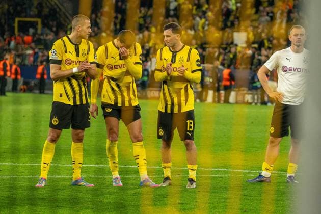 End of match, Pascal Gross Borussia Dortmund 09, 13 , GER BVB Borussia Dortmund 09 vs FC Barcelona, Football, Champions League, Quarter-finals, 2024 2025 season, 15 04 2025 GER BVB Borussia Dortmund 09 vs FC Barcelona, Football, Champions League, Quarter-finals, 2024 2025 season, 15 04 2025 Dortmund Copyright: xEibner-Pressefoto FabianxFriesex EP_FFE