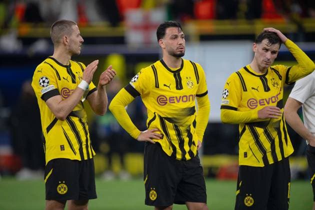 Waldemar ANTON DO , Ramy BENSEBAINI DO Pascal GROSS Groß, DO enttaeuscht, enttäuscht, Enttäuschung, Enttaeuschung Fussball Champions League, Viertelfinale, Round of 8, Borussia Dortmund DO FC Barcelona Barca 3 1 am 15 04 2025 in Dortmund Deutschland UEFA regulations prohibit any use of photographs as image sequences and or quasi video Â