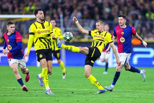 2025.04.15 Dortmund pilka nozna UEFA Liga Mistrzow sezon 2024 2025 Borussia Dortmund - FC Barcelona, Barca N z Waldemar Anton Foto Pawel Andrachiewicz PressFocus 2025.04.15 Dortmund Football - UEFA Champions League season 2024 2025 Borussia Dortmund - FC Barcelona Waldemar Anton Credit: Pawel Andrachiewicz PressFocus NEWSPIX.PL --- newspix.pl POLAND OUT! 