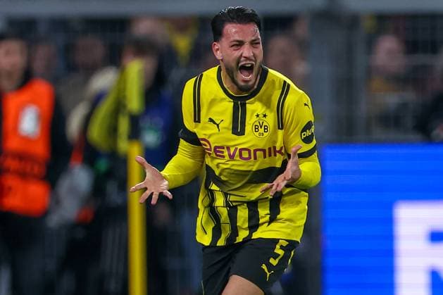 15 04 2025, Football, UEFA Champions League, Borussia Dortmund FC Barcelona, BVB Stadion, Quarterfinals, Season 2024 2025 Ramy Bensebaini BVB 5 angry gesticulating angry Regulations prohibit any use of photographs as image sequences and or quasi video Nordrhein Westfalen Germany