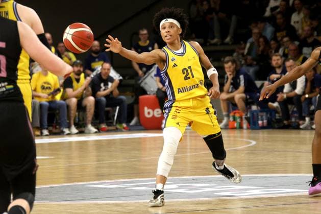 DEU, easyCredit DBBL, ALBA vs SAARLOUIS ROYALS, 15 04 2025, Soemmeringhalle, Berlin, DEU, easyCredit DBBL, ALBA vs SAARLOUIS ROYALS, in the picture Deeshyra Thomas ALBA Berlin 21 Foto Juergen Engler nordphoto GmbH nordphotoxGmbHx xEngler nph00076