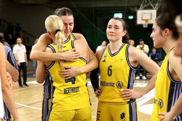 DEU, easyCredit DBBL, ALBA vs SAARLOUIS ROYALS, 15 04 2025, Soemmeringhalle, Berlin, DEU, easyCredit DBBL, ALBA vs SAARLOUIS ROYALS, pictured Maggie Mulligan ALBA Berlin 0 , Marie Bertholdt ALBA Berlin 4 , Tessa Stammberger ALBA Berlin 6 Photo Juergen Engler nordphoto GmbH nordphotoxGmbHx xEngler nph00076