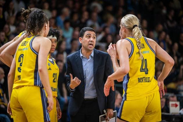 Basketball Berlin 15 04 2025 Season 2024 2025 Toyota Womens Basketball Bundesliga Playoff Semifinal Game 5 Alba Berlin Saarlouis Royals Cristo Cabrera Alba, Coach
