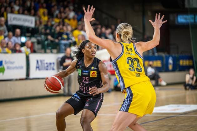 Basketball Berlin 15 04 2025 Season 2024 2025 Toyota Womens Basketball Bundesliga Playoff Semifinal Game 5 Alba Berlin Saarlouis Royals Martha Burse Saarlouis, No 25 Emily Kiser Alba, No 33