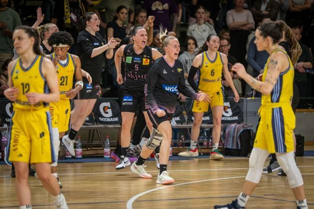 Basketball Berlin 15 04 2025 Season 2024 2025 Toyota Womens Basketball Bundesliga Playoff Semifinal Game 5 Alba Berlin Saarlouis Royals Saarlouis wins Game 4 Monika Jasnowska Saarlouis, No 15 Magaly Meynadier Saarlouis, No 05