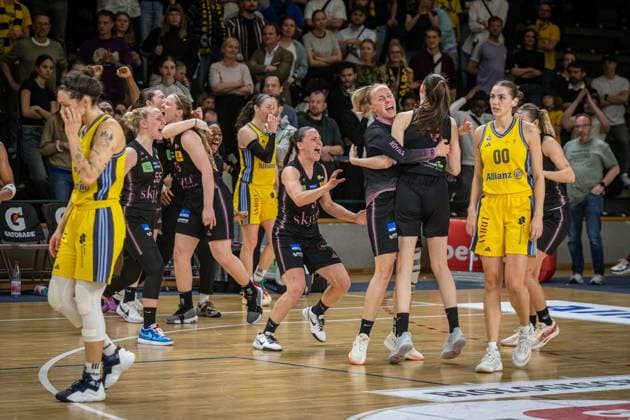 Basketball Berlin 15 04 2025 Season 2024 2025 Toyota Womens Basketball Bundesliga Playoff Semifinal Game 5 Alba Berlin Saarlouis Royals Saarlouis wins Game 4 Monika Jasnowska Saarlouis, No 15 Magaly Meynadier Saarlouis, No 05 Marusa Senicar Saarlouis, No 07 and others