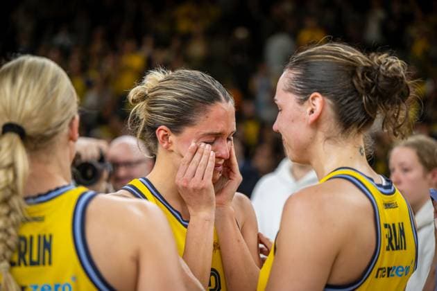 Basketball Berlin 15 04 2025 Season 2024 2025 Toyota Womens Basketball Bundesliga Playoff Semifinal Game 5 Alba Berlin Saarlouis Royals disappointed Alba players after defeat and the end of the season Emily Kiser Alba, No 33 Maggie Mulligan Alba, No 00 Margaret